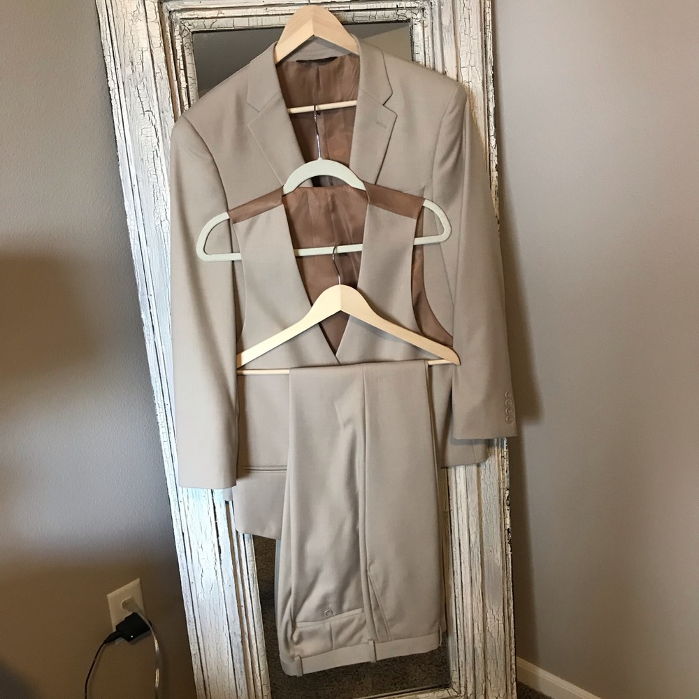 Men’s tan full suit